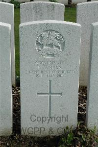 Bailleul Communal Cemetery Extension (Nord) - Marks, E