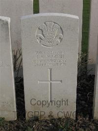 Bailleul Communal Cemetery Extension (Nord) - Martin, J E