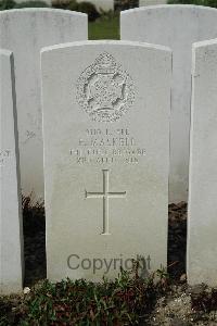 Bailleul Communal Cemetery Extension (Nord) - Maskell, F