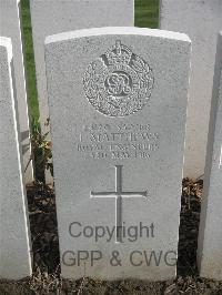Bailleul Communal Cemetery Extension (Nord) - Matthews, John