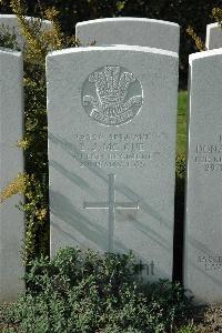 Bailleul Communal Cemetery Extension (Nord) - McCue, E J