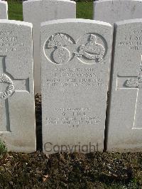 Bailleul Communal Cemetery Extension (Nord) - McGowan, L J