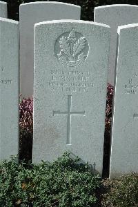 Bailleul Communal Cemetery Extension (Nord) - McGrue, H