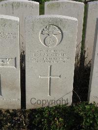 Bailleul Communal Cemetery Extension (Nord) - McGuckin, R J