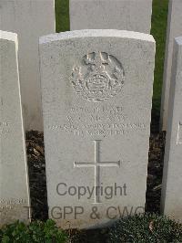 Bailleul Communal Cemetery Extension (Nord) - McKay, W C