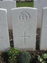 Bailleul Communal Cemetery Extension (Nord) - McKenna, P