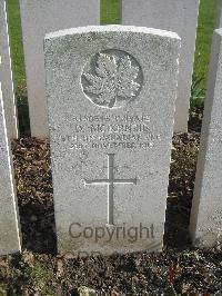 Bailleul Communal Cemetery Extension (Nord) - McKenzie, D