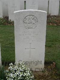 Bailleul Communal Cemetery Extension (Nord) - Milham, Victor John