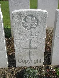 Bailleul Communal Cemetery Extension (Nord) - Miller, E A