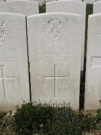 Bailleul Communal Cemetery Extension (Nord) - Montgomery, R