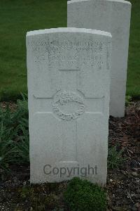 Bailleul Communal Cemetery Extension (Nord) - Moore, Stanley