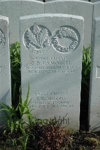 Bailleul Communal Cemetery Extension (Nord) - Morris, S D