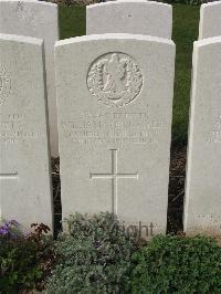 Bailleul Communal Cemetery Extension (Nord) - Myles, William Young