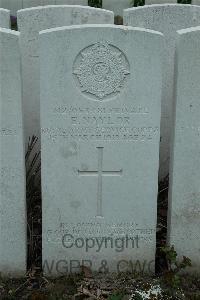 Bailleul Communal Cemetery Extension (Nord) - Naylor, E
