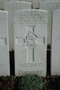 Bailleul Communal Cemetery Extension (Nord) - Naylor, W J