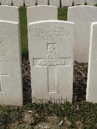 Bailleul Communal Cemetery Extension (Nord) - Newton, H