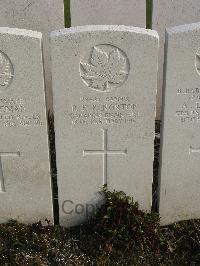 Bailleul Communal Cemetery Extension (Nord) - Norton, R P P