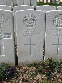 Bailleul Communal Cemetery Extension (Nord) - Nunn, J