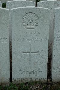 Bailleul Communal Cemetery Extension (Nord) - Oliphant, H