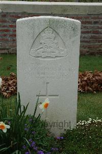 Bailleul Communal Cemetery Extension (Nord) - Oliver, Robert Norman