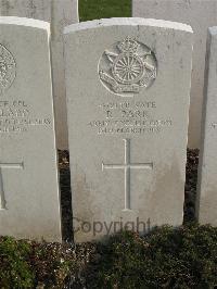 Bailleul Communal Cemetery Extension (Nord) - Park, R
