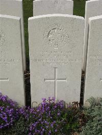 Bailleul Communal Cemetery Extension (Nord) - Pavett, W A