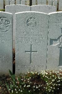 Bailleul Communal Cemetery Extension (Nord) - Peacock, G B