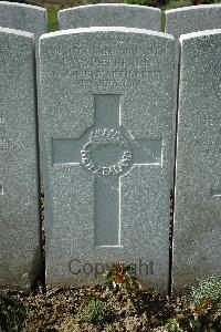 Bailleul Communal Cemetery Extension (Nord) - Petersen, John William