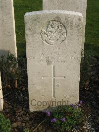 Bailleul Communal Cemetery Extension (Nord) - Platts, T