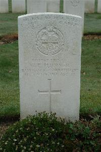 Bailleul Communal Cemetery Extension (Nord) - Plummer, W E