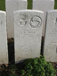 Bailleul Communal Cemetery Extension (Nord) - Prior, L P