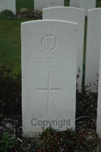 Bailleul Communal Cemetery Extension (Nord) - Rayner, W F