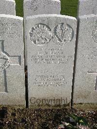 Bailleul Communal Cemetery Extension (Nord) - Read, Leonard Maurice