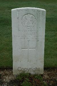 Bailleul Communal Cemetery Extension (Nord) - Reece, F