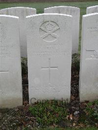 Bailleul Communal Cemetery Extension (Nord) - Reeves, Frank