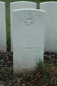 Bailleul Communal Cemetery Extension (Nord) - Reeves, H G