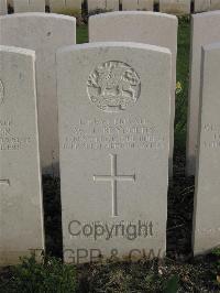 Bailleul Communal Cemetery Extension (Nord) - Reynolds, William James