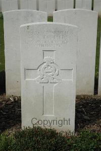 Bailleul Communal Cemetery Extension (Nord) - Richards, Evan James