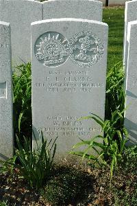 Bailleul Communal Cemetery Extension (Nord) - Riley, W