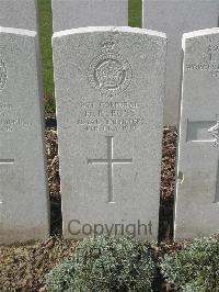 Bailleul Communal Cemetery Extension (Nord) - Ross, H R