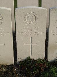 Bailleul Communal Cemetery Extension (Nord) - Ruffell, T H