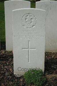 Bailleul Communal Cemetery Extension (Nord) - Russell, P C S