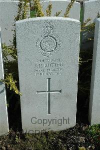 Bailleul Communal Cemetery Extension (Nord) - Rutter, J H