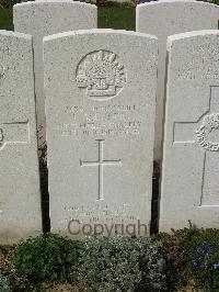 Bailleul Communal Cemetery Extension (Nord) - Saunders, James