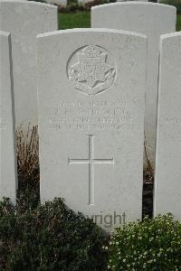 Bailleul Communal Cemetery Extension (Nord) - Schooling, Peter Holt