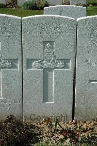 Bailleul Communal Cemetery Extension (Nord) - Scotney, Horace