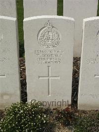 Bailleul Communal Cemetery Extension (Nord) - Scotney, T