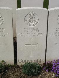 Bailleul Communal Cemetery Extension (Nord) - Scott, Robert Ernest