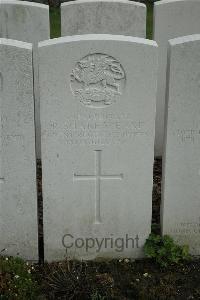 Bailleul Communal Cemetery Extension (Nord) - Shakespeare, R