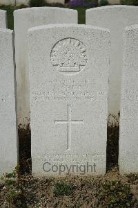 Bailleul Communal Cemetery Extension (Nord) - Sheen, James